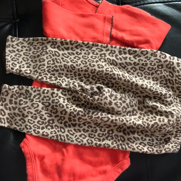 EUC. CARTERS ORANGE/LEOPARD ONESEY & PANTS SET 6M - Picture 3 of 4